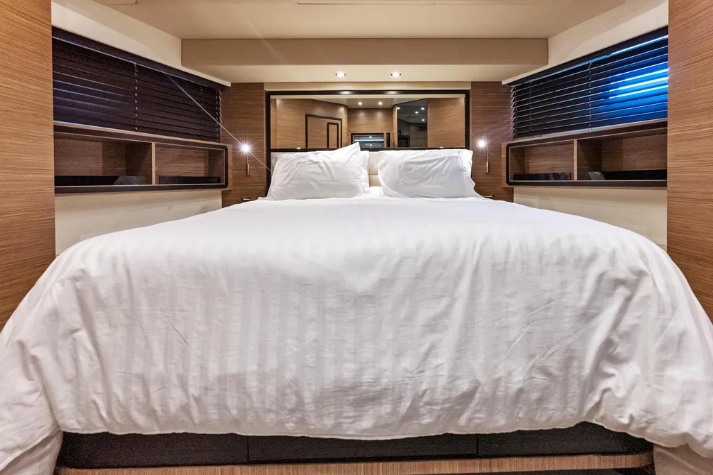 Yacht Photo 35